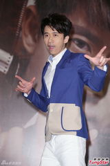 组图：光良举办新专辑发片记者会 张信哲站台