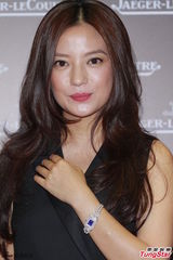 组图：赵薇裙装亮相秀身材 证实菲鹏关系很好