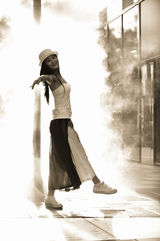 组图：王媛可写真展怀旧风 如梦似幻似老电影