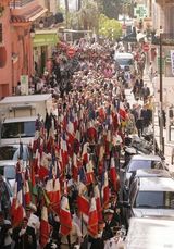 幻灯图集：《法外之徒》遭游行抗议 电影宫安保升级