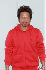 组图：Lollipop F录制《奖门人》凹造型爆笑