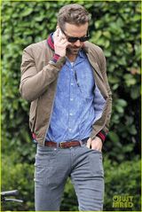 组图：布莱克片场披婚纱吻新郎 老公帅气探班