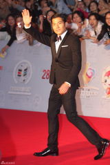 组图：第28届金鸡奖红毯 群星云集女星美艳男星帅气