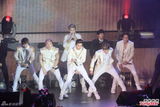 组图：韩组合B.A.P香港开唱 粉丝玩cosplay