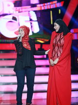 组图：大咖秀决赛王祖蓝扮邓紫棋 贾玲变周笔畅