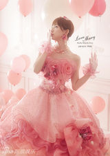 组图：筱田麻里子自创婚纱品牌唯美梦幻