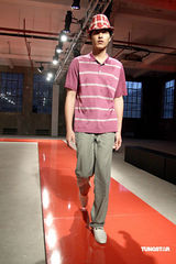 幻灯组图：蓝正龙走秀 压轴出场展现独特魅力