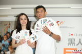 组图：范玮琪陈建州夫妻做慈善 打情骂俏晒甜蜜