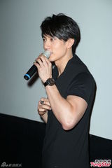 组图：吴尊粉丝包场《杨家将》现场互动融洽