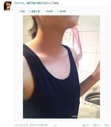 组图：微博平胸大赛走红 妹子胸部被当鼠标垫