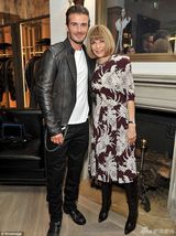 组图：小贝变机车男捧场品牌秀 皮夹克帅气十足