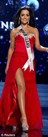 组图：环球小姐众佳丽泳装礼服美艳 中国小姐微笑迷人