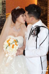 组图：歌手阿BEN闪婚现场热吻 罗志祥江美琪祝贺