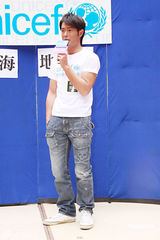 幻灯图：古天乐参与联合国青海筹款 呼吁拯救儿童