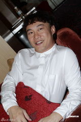 组图：《东成西就》深圳宣传 黄奕白发造型亮相