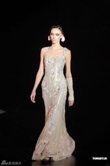 组图：香港时装节开幕 周秀娜谢婷婷等性感抗寒流