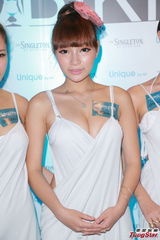 组图：AD2大秀事业线 仙乐都王璐瑶同场拼性感