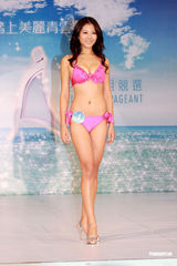 高清组图：亚姐出席竞选活动 比基尼泳衣秀身段