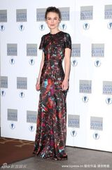 幻灯图：英国戏剧奖星光熠熠 凯拉-奈特莉电眼勾魂