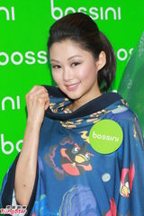 组图：容祖儿喜欢孩子显母爱 支持男友新歌