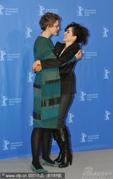 幻灯：电影《在路上》发布会 女演员兹尼卡鬼马可爱