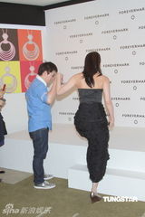 组图：李嘉欣出席美钻活动 坦言手饰留给儿媳