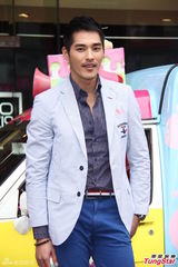 组图：蓝正龙新剧开播 为收视要求长泽雅美脱衣