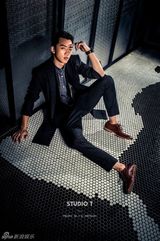 组图：郑恺轻熟男写真曝光 冷峻魅力气场强大