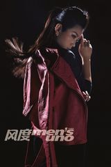 组图：何洁2011经典造型盘点 娇俏酷帅变身双面娇娃