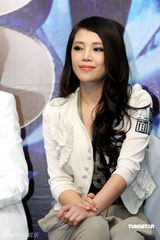 幻灯图：芙蓉姐姐豹纹装扮亮相 银幕处女作打酱油