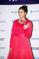 组图：众星亮相韩国百想艺术大赏