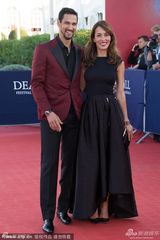 组图：《雪国列车》首映 蒂尔达斜肩礼服亮相