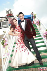 刘璇婚礼直击：游轮派对着个性婚纱似火凤凰