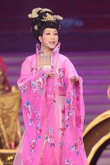 组图：李玉刚亮相安徽春晚反串献唱《梨花颂》