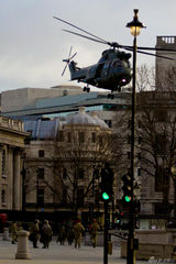 组图：阿汤哥戎装现身《杀戮轮回》伦敦片场