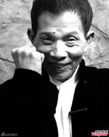 组图：刘家良出殡众星扶灵 遗孀直斥邵氏欠钱