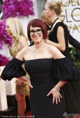 组图：金球奖红毯 梅根莫拉莉美艳熟女变知性