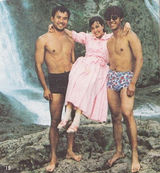 组图：众明星逆天旧照曝光 发哥抱年幼樊少皇