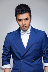 组图：王今铎西装大片眼神深邃 酷感十足