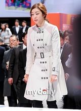 组图：韩花样滑冰公主金妍儿会粉丝展笑颜