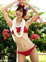 组图：筱田麻里子各式比基尼上阵 大秀蛮腰美腿