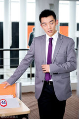 幻灯图：郑恺《杜拉拉升职记》造型曝光 阳光帅气