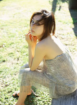 高清图：日本女星梅宫万纱子性感写真裸露美背