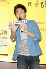 组图：杨丞琳为黄靖伦站台 与小猪绯闻大抢风头