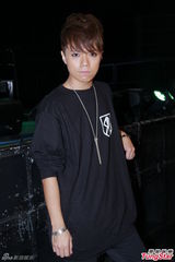 组图：张敬轩疑患流感隔离 巫启贤拒再收徒