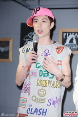 组图：JPM母亲节秀孝心礼物 王子送买房头期款