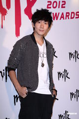 组图：林俊杰获票选人气男艺人 谢谢周杰伦相挺