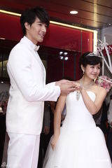 组图：锦荣当幸福大使扮英俊新郎 暂无结婚打算