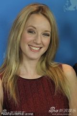 高清组图：《双重恶魔》发布会 女星塞尼耶显娇媚