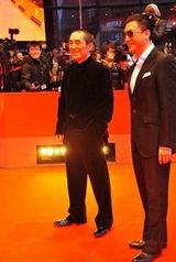 幻灯：《三枪》首映成张艺谋粉丝主场 闫妮风情十足